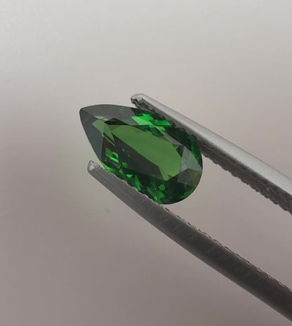 PG-311-21-1 Tsavorite 5.6 x 9.5 MM Pear 1.32cts