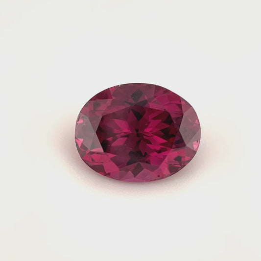 PG-101-55-MW Rhodolite Garnet 7.1 x 9.0 MM Oval